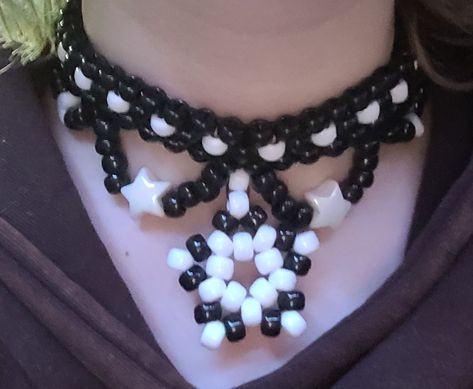 referenced from @quinnboycejames How To Make Kandi Star Glove, Kandi Choker Pattern, Goth Kandi Pattern, Kandi Choker Tutorial, Kandi Necklace Choker, Scene Accessories Diy, Kandi Necklace Ideas, Kandi Ideas Pattern, Goth Kandi