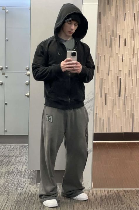 Mens Gym Outfits, Sweat Clothes, Casual Gym Outfit, Boys Aesthetic Outfits, Mens Gym, Gym Outfit Men, Aesthetic Outfits Men, Classy Outfits Men, Boys Fits