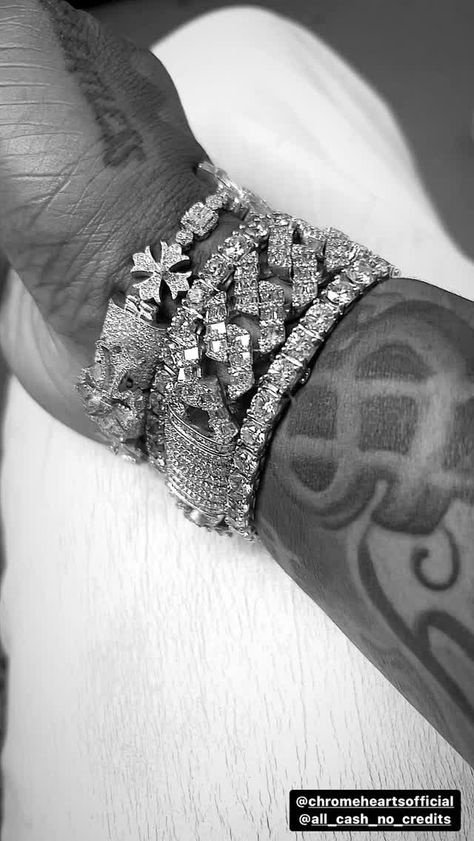 Female Rapper Jewelry, Rapper Jewelry, Bling Ideas, Dope Jewelry Accessories, Expensive Jewelry Luxury, Luxe Jewelry, Black Luxury, African Fashion Modern, Money Bag