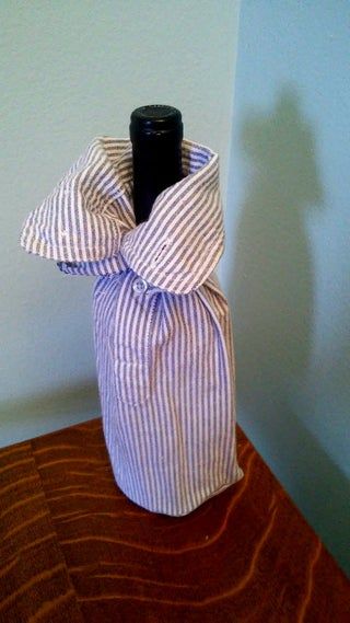 Wine Bottle Bag From Old Shirt Sleeve : 6 Steps (with Pictures) - Instructables Fabric Wine Bottle Bag, Wine Sleeve, Wine Bottle Sleeves, Wine Holders, Wine Bottle Gift Bag, Diy Tank, Sew Simple, Wine Bags, Wine Bottle Covers