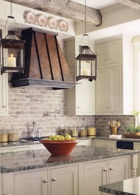 Dapur Rustic, Rustic Kitchen Backsplash, Brick Kitchen Backsplash, Brick Backsplash Kitchen, Farmhouse Kitchen Backsplash, Kabinet Dapur, Brick Kitchen, Brick Backsplash, Tuscan Kitchen