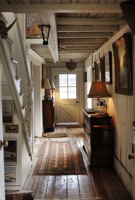 Old House Charm Interior, Room Dekoration, Hydrangea House, Diy Cottage, Farmhouse Foyer, Glen Arbor, Covered Walkway, Charming Home, Cottage Interior