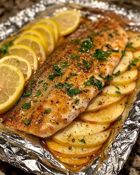 Cookerecipe Aluminum Foil Fish Recipes, Pretty Meals, Vegan Drinks Healthy, Gourmet Meat, Trout Recipes, Steelhead Trout, Foil Packet Meals, Foil Packet, Food Fest