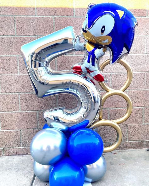 Sonic Balloon Column, Simple Sonic Birthday Decorations, Sonic The Hedgehog Balloon Garland, Sonic Balloon Arch, Sonic Balloon Bouquet, Sonic The Hedgehog Party Ideas, Super Sonic Birthday Party Ideas, Sonic Balloon Decor, Sonic Pool Party