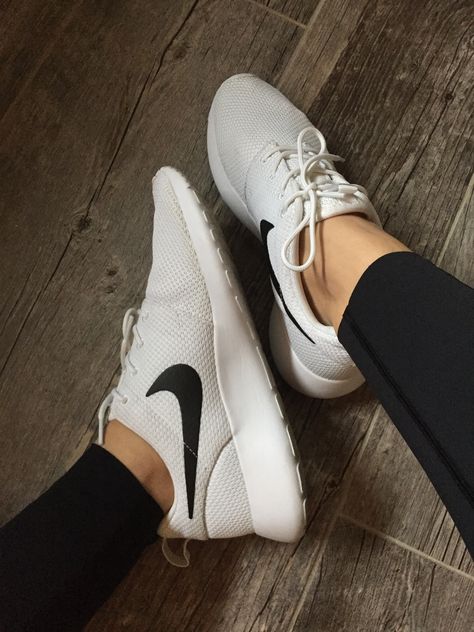 NIKE Roshe @onesmallbrunette Swag Shoes, Nike Roshe, Sneakers Nike, Nike, Sneakers