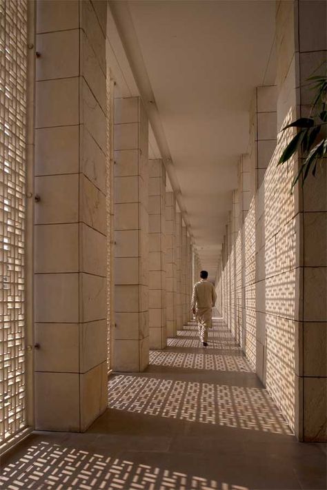 Aman New Delhi Aman Resort, Net Architecture, Kerry Hill Architects, Kerry Hill, Hotel Corridor, Corridor Design, Indian Interiors, Indian Architecture, Elegant Interiors