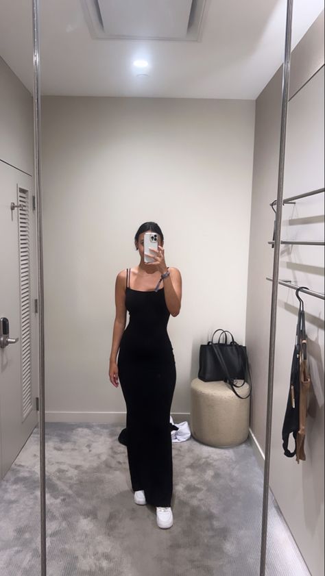 Black Skims Dress Outfit, Skims Dress Outfit Ideas, Soft Lounge Dress, Model Streetwear, Long Dress Elegant, Long Dresses Elegant, Miami Outfits, Church Clothes, Latest Fashion Trend