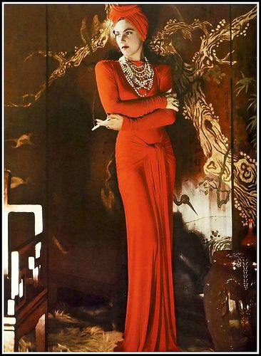 Photo by George Hoyningen-Huene, Harper's Bazaar, September 15, 1940 Diana Vreeland Style, Powerful Goddess, Red Evening Gown, Patti Hansen, Red Evening Gowns, Fashion 1940s, Fashion Pic, Fashion Drawings, Lauren Hutton