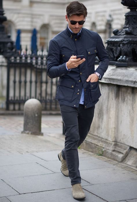 Johannes Hubel wearing a field jacket and jeans Barbour Jacket Outfit, Grey Outfits, Johannes Huebl, Barbour Style, Trendy Blazers, British Style Men, Men's Street Style, Barbour Jacket, Retro Jeans