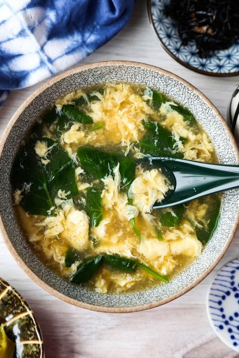 Asian Soup Recipes, Japanese Egg, Asian Dinners, Japanese Soup, Egg Drop Soup, Fall Soup Recipes, Spinach Soup, Easy Asian Recipes, Easy Asian