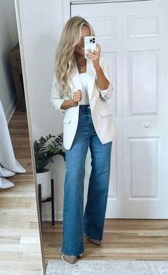 Jeans Outfit For Work, Wide Leg Jeans Outfit, Outfits 2023, Cooler Look, Stylish Work Outfits, Casual Work Outfits, Blazer Outfits, Work Outfits Women, White Blazer