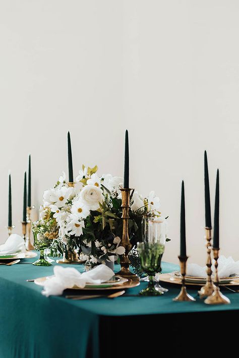 We’re Suckers For This Rich Velvet Tablescape #industrialwedding #geodes #emerald see more: https://ruffledblog.com/emerald-city-urban-loft Velvet Tablescape, Stryker Medical, Cheap Wedding Table Centerpieces, Creative Wedding Centerpieces, Romantic Wedding Centerpieces, Velvet Table, Beautiful Wedding Centerpiece, Wedding Extras, Elegant Wedding Centerpiece