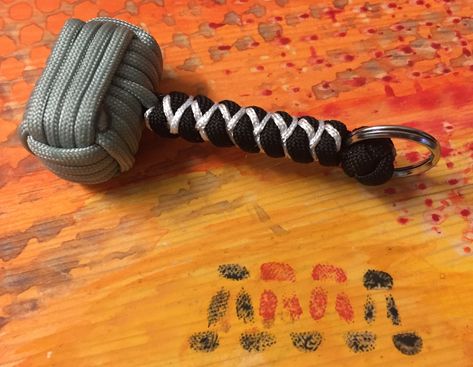 Paracord Keychain - Thors Hammer Big Paracord Projects Tactical, Paracord Animals, Paracord People Keychain, Dna Paracord Keychain, Paracord Bone Keychain, Paracord Monkeyfist Keychain, Paracord Hex Nut Keychain, Paracord Weaves, Paracord Accessories