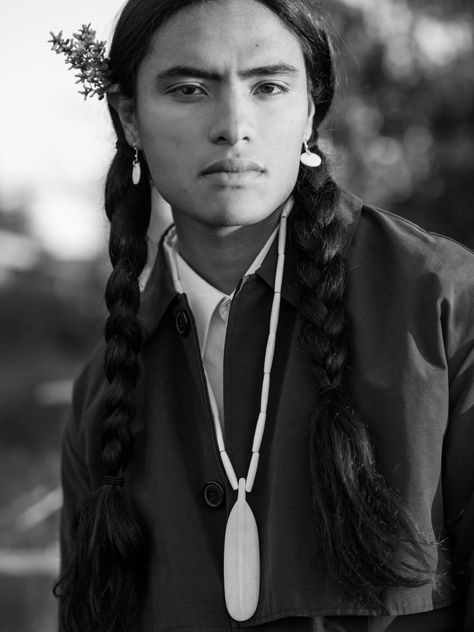 Native American Hairstyles, Native American Hair, Hairstyles Male, Native American Men, American Hairstyles, Modeling Agency, Athletic Hairstyles, Curly Bob Hairstyles, Looks Black