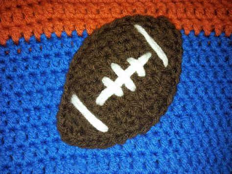 Cherishable Creations: FREE PATTERN - Football Applique http://cherishablecreations.blogspot.com/2014/01/free-pattern-football-applique.html Crochet Football Pattern, Sports Crochet, Football Crochet, Crochet Flowers Rose, Applique Patterns Free, Crochet Football, Crochet Applique Patterns, Crochet Appliqué, Crochet Puff Flower