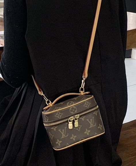 Louis Vuitton Aesthetic Bag, Lv Bags Aesthetic, Luis Vuitton Aesthetic Bag, Lv Handbags Aesthetic, Louis Vuitton Vanity Bag, Louie Vuttion Crossbody Bag, Luxury Bags Collection, Vanity Bag, Girly Bags