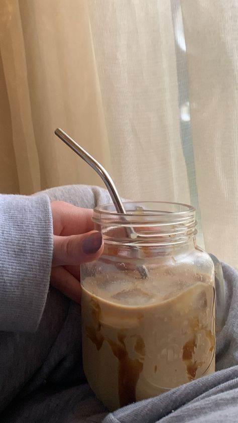 Mason Jar Aesthetic, Jar Aesthetic, Mason Jar Coffee, Coffee Mason Jar, Mug Aesthetic, Coffee Vintage, Vintage Mason Jars, Cold Coffee, Mason Jar Mug