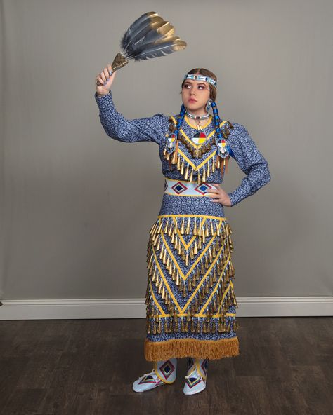 Jingle Dress Dancer Powwow Regalia, Jingle Dress Regalia Pattern, Old Style Jingle Dress Regalia, Jingle Dress Ideas, Chickahominy Tribe, Jingle Dress Regalia, Aboriginal Fashion, Jingle Dress Dancer, Powwow Outfits