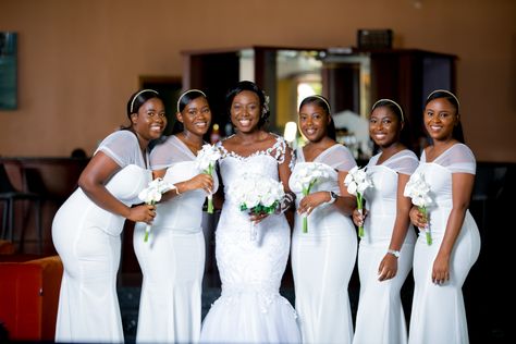 Gorgeous bride and pretty bridesmaids in stunning white outfits. Decent Bridesmaid Dresses, Brides Mate Dress, Bridesmaid Duty, Brides Maid Gown, Bridal Train, Wedding Theme Color Schemes, Lilac Bridesmaid, African Bridesmaid Dresses, Gorgeous Bridesmaid Dresses