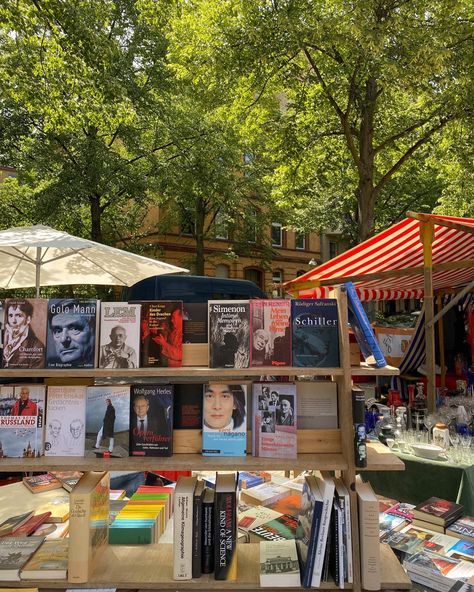 Book Market Aesthetic, Berlioz Aesthetic, Berlin Vibes Aesthetic, Berlin Aesthetic Style, Berlin Flea Market, Berlin Market, Flea Market Aesthetic, Berlin Aesthetic, Second Hand Books