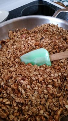 Honey Granola Recipe, Cinnamon Granola Recipe, Stovetop Granola, Diy Granola, Diy Cinnamon, Cinnamon Granola, Honey Granola, Best Granola, Healthy Nutrition Plan