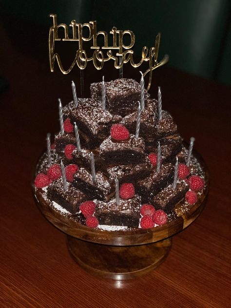 Brownie Bday Cake, Brownie Cake Design, Brownie Tower, Brownie Stack Cake, Brownie Birthday Cake Tower, 18th Birthday Brownie Cake, Christmas Sweet Table, Decorated Brownies, Birthday Brownies