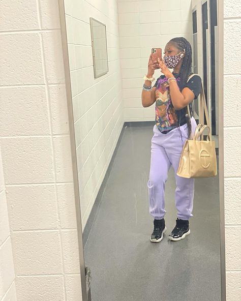 Purple Sweats Outfit, Purple Graphic Tee Outfit, Purple Telfar Bag Outfit, Sweatpants And Graphic Tee Outfit, Purple Cargo Pants Outfit, Cargo Sweatpants Outfit, Purple Cargo Pants, Purple Graphic Tee, Purple Sweatpants