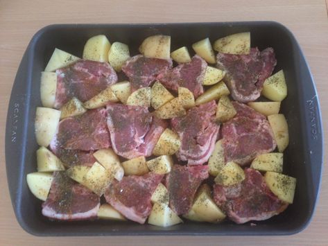 Lamb Chop Casserole, Oven Baked Lamb Chops, Greek Lamb Chops, Lamb Chops Oven, Lamb Steak Recipes, Cabbage And Smoked Sausage, Baked Lamb Chops, Roasted Lamb Chops, Lamb Curry Recipes