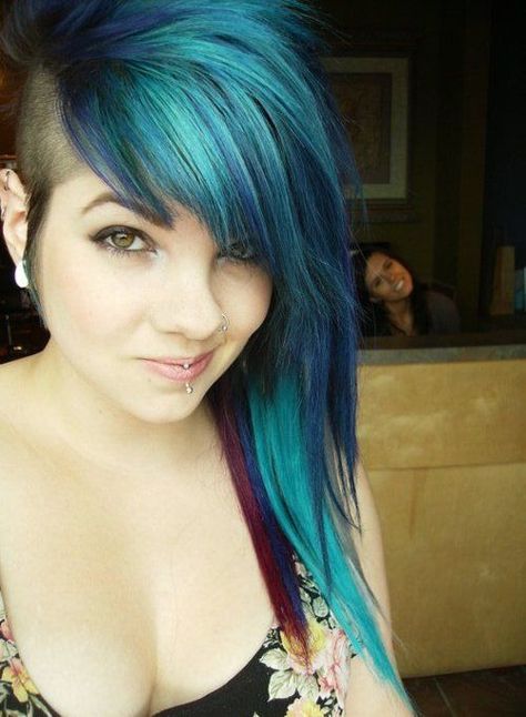 Blue And Green Hair, Wild Hairstyles, Side Shave, Shaved Side, Chemo Hair, Half Shaved Hair, Shaved Hair Designs, Physical Beauty, Shaved Sides