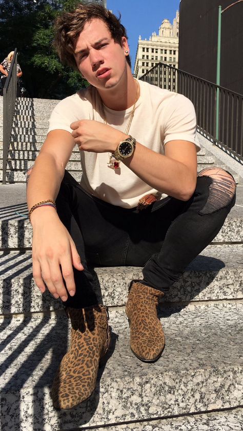 Taylor Caniff, Youtubers, The Live, Breaking News, Entertainment, Couple Photos, Sports, Twitter