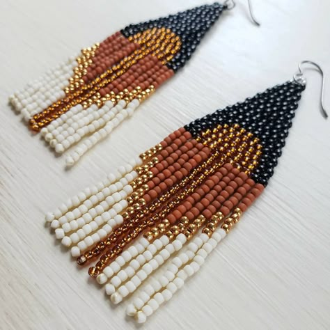 Black Seed Bead Earrings, Beaded Earring Patterns Free, Gold Beaded Earrings, Seed Bead Earrings Diy, Diy Beaded Earrings, Small Beaded Earrings, Beaded Fringe Earrings, Seed Bead Patterns Free, Jewels Diy