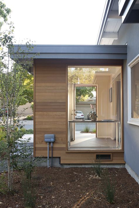 Early Eichler Expansion | Klopf Architecture | Archinect Mudroom Addition Exterior, Mudroom Addition, Porch Extension, Modern Front Porches, Mid Century Exterior, Bungalow Renovation, Bungalow Exterior, Porch Roof, Front Porch Design