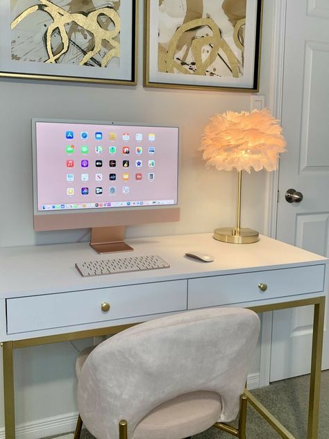 White Desk Pink Decor, Imac Workspace Aesthetic, White Imac Desk Setup, Imac Desk Setup Aesthetic Pink, Desk With Macbook, Pink Apple Desktop, Cute Wfh Desk Setup, Home Office Imac, Pink Desktop Setup