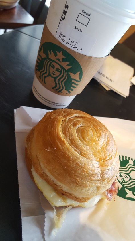 Starbucks breakfast Starbucks Sandwiches Breakfast, Starbucks Breakfast Aesthetic, Starbucks Food Breakfast, Starbucks Bread, Breakfast Esthetic, Chick Fil A Breakfast, Starbucks Breakfast Sandwich, Hogwarts Food, Starbucks Asthetic