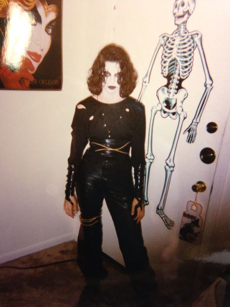 Eric Draven The Crow Costume, The Crow Halloween Costume Women, The Crow Cosplay Female, Eric Draven Costume, The Crow Halloween Costume, The Crow Costume Female, The Crow Female, Niche Costumes, Goth Halloween Costume Ideas