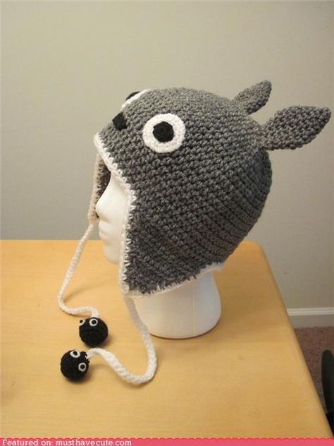 crochet totoro hat @Amber Armstrong... here is another cutie for your business Totoro Hat, Crochet Totoro, Crocheted Hat, Hat Ideas, Crochet Beanie, Manga Illustration, Yarn Crafts, Crocheted Item, Cute Crochet