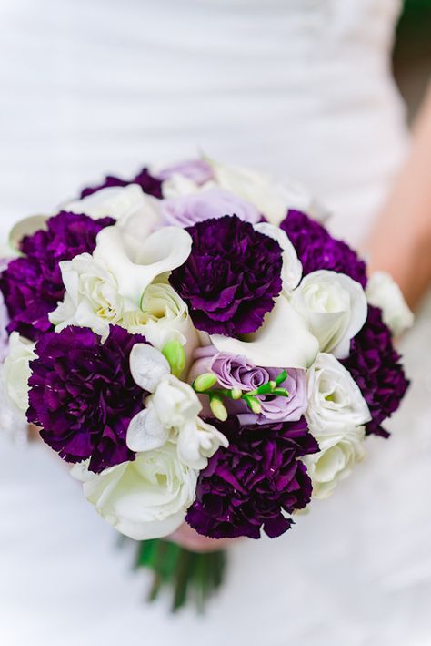 Purple  Wedding Bouquet - Photography: Wendy Alana Dark Purple Wedding, Purple Flower Arrangements, Purple Bouquets, Bouquet Photography, Purple Wedding Bouquets, Wedding Colors Purple, Winter Wedding Flowers, Boda Mexicana, Purple Wedding Flowers