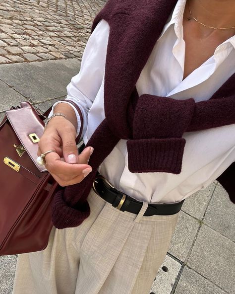 Burgundy Sweater Outfit, Red Sweater Outfit, Summer Work Outfits Office, Smart Casual Work Outfit Women, Summer Business Casual Outfits, Burgundy Outfit, Office Casual Outfit, Beige Outfit, Brown Outfit