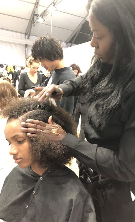 Cosmetology Black Women, Hair Stylist Black Woman, Black Cosmetologist Aesthetic, Hair Stylist Aesthetic Job, Black Hair Stylist Aesthetic, Vision Board Hairstylist, Black Cosmetologist, Black Hairstylist Aesthetic, Black Hair Salon Aesthetic