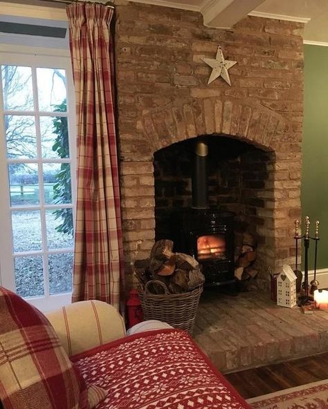 Tartan Living Room, Country Interiors, Green Tartan, Red Room, Country Interior, Red Rooms, Childrens Room Decor, Contemporary Interior Design, House Goals