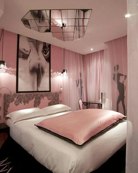 Bright Bedroom Colors, Diva Bedroom, Feminine Bedroom Design, Ceiling Mirror, Ceiling Bed, Bedroom Decor Pictures, Luxury Kids Bedroom, Pink Bedroom Design, Glamourous Bedroom