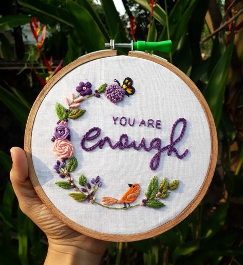 Floral Embroidery Hoop with quote❤️ Embroidery Hoop Quotes, Meaningful Embroidery, Embroidery Typography, Verse Embroidery, Embroidery Quotes, Quotes Embroidery, Quote Embroidery, Autumn Embroidery, Text Embroidery