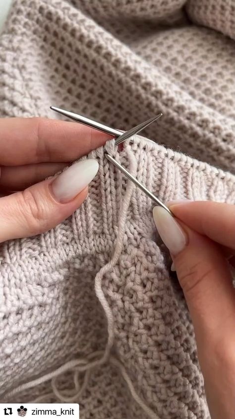 Great stretchy finishing technique for neck bands, arms, etc. by @zimma_knit - thank you! I don’t know why but I found this tutorial… | Instagram Maglia Fair Isle, Bind Off Knitting, Knitting Hacks, Womens Knitting Patterns, Crochet Knit Hat, Crochet Stitches Video, Christmas Knitting Patterns, Knitting Instructions, Bind Off