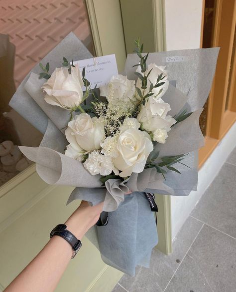 Flower Boquet, Luxury Flower Bouquets, Boquette Flowers, Nothing But Flowers, Flower Therapy, Small Bouquet, Beautiful Bouquet Of Flowers, White Lilies, Bunch Of Flowers