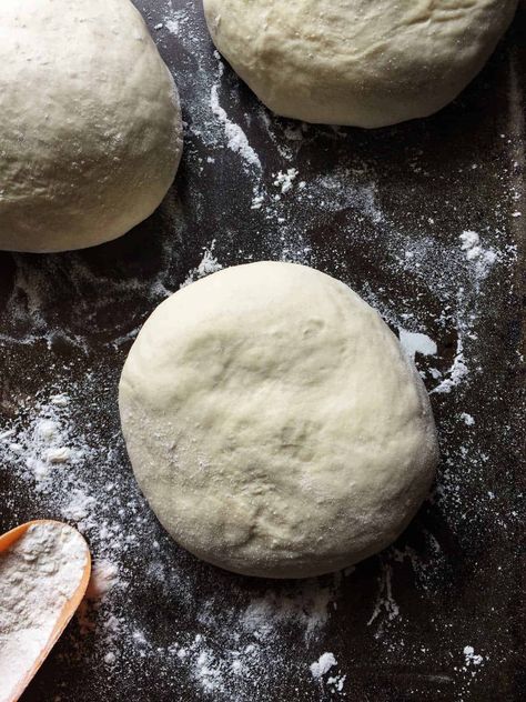 How to Make Pizza Dough with Active Dry Yeast Pizza Dough Recipe Active Dry Yeast, Homemade Italian Pizza, Perfect Homemade Pizza, Make Pizza Dough, No Yeast Pizza Dough, Homemade Pizza Dough Easy, Thick Crust Pizza, Recipes With Yeast, Pizza Dough Recipe Easy