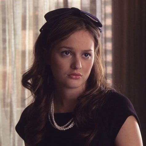 Celeb Icons, Black Haired Characters, Blair Wardolf, Blair Waldorf Aesthetic, Estilo Blair Waldorf, Blair Waldorf Outfits, Gossip Girl Blair, Blair And Serena, Blair Waldorf Style