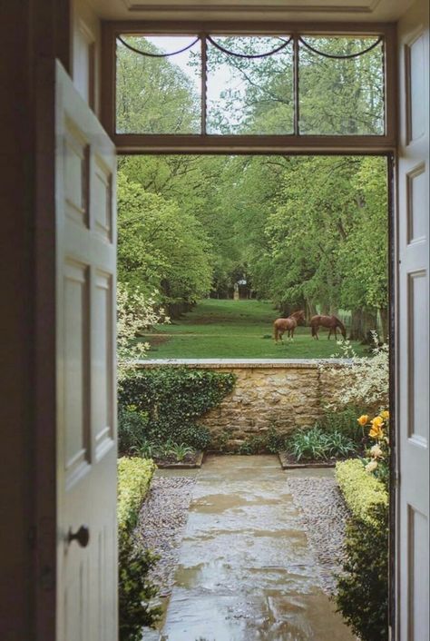 British Cottage Aesthetic, Home In The Countryside, English Countryside Aesthetic House Interior, English Country Grandmother Aesthetic, English Country House Aesthetic, English Countryside Garden, British Countryside House Interior, Old Country House Interior, Old Cottage Aesthetic