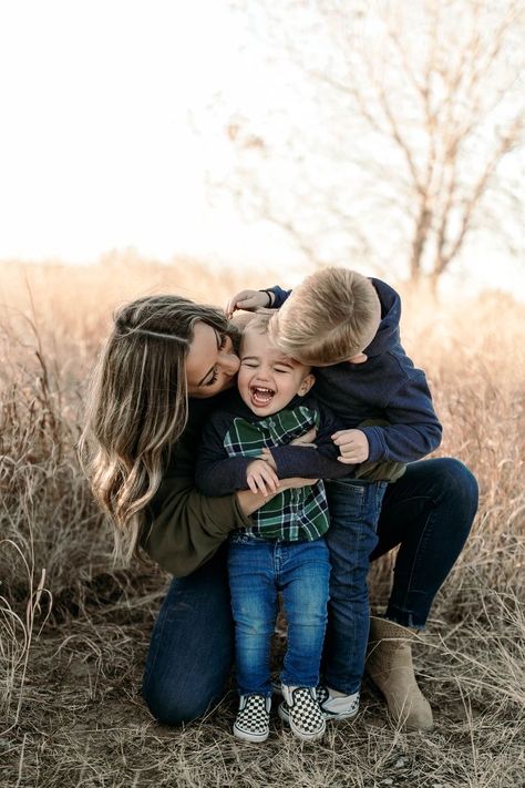 Mom And Son Photo Ideas Outdoor, Mom And Two Kids Poses, Mother And Sons Photoshoot, Mom And Boys Photoshoot, Mom And Sons Photoshoot, Single Mom Family Pictures, Boy Mom Pictures, Mom And Baby Boy, Toddler Boy Photography