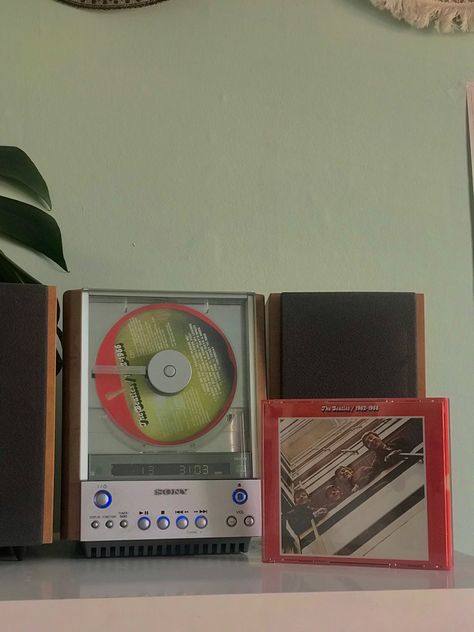 Cd Player Set Up, Wall Cd Player, Cd Shelf Aesthetic, Aesthetic Cd Player, Cd Setup, Cd Player Aesthetic, Cute Cd Player, Cool Cd Player, Vintage Cd Player