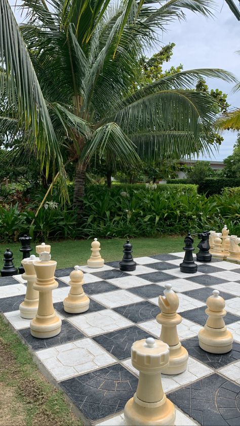 Lawn Chess, Playing Chess Aesthetic, Garden Chess, The Inheritance Games Aesthetic, Inheritance Games Aesthetic, Chess Aesthetic, Ceo Lifestyle, Old Money Lifestyle, One Piece Aesthetic